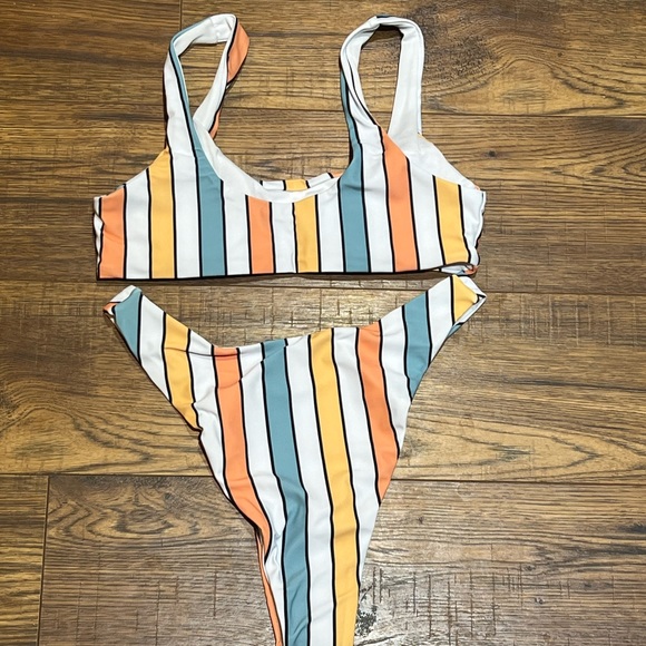 Striped High Cut Bikini Size Medium - Picture 3 of 3